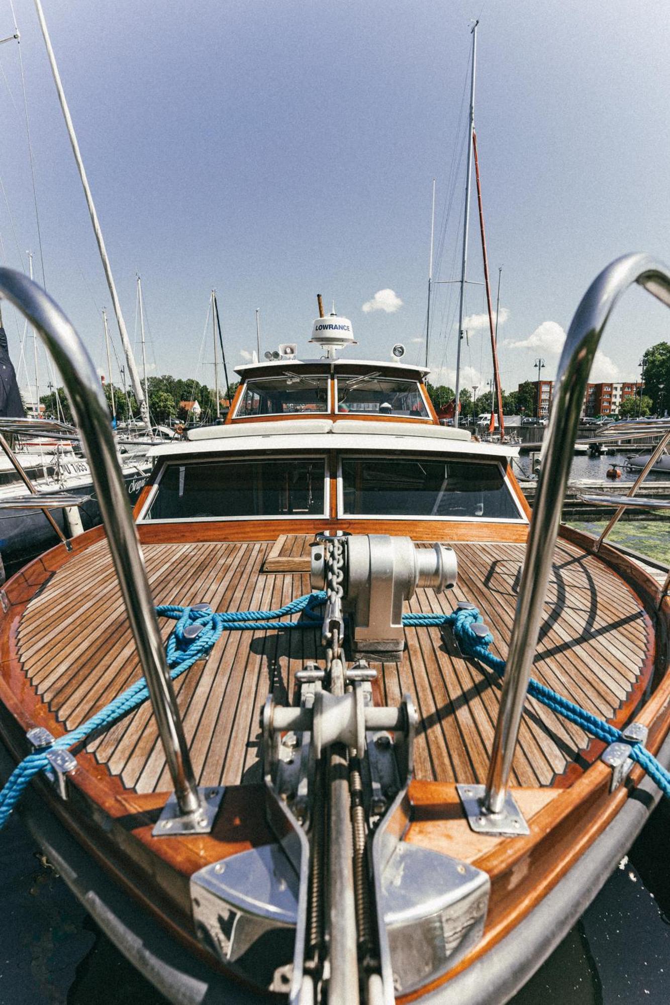 Botel Classic Yacht I Royal Cruiser 34 - 