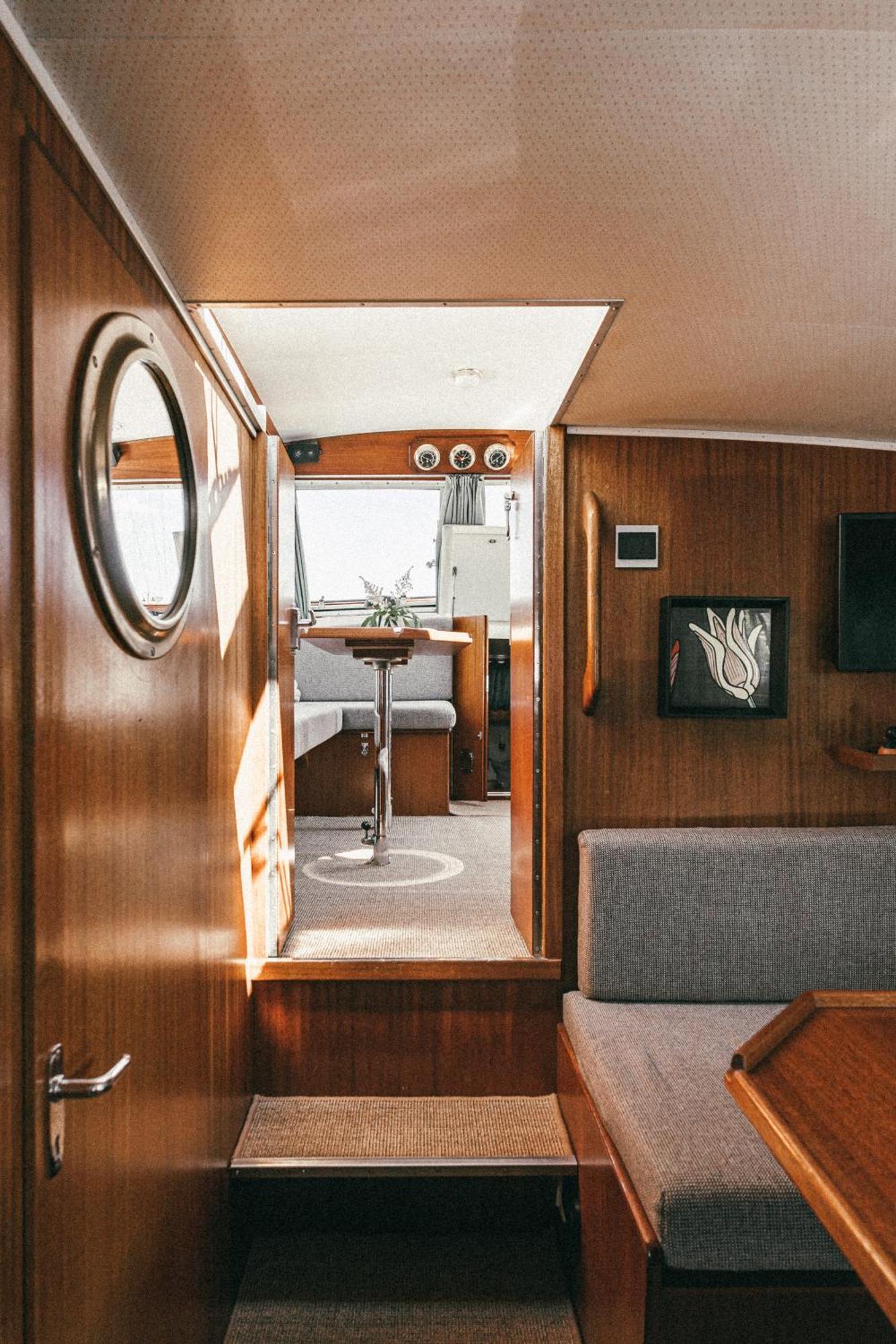 Botel Classic Yacht I Royal Cruiser 34 - 